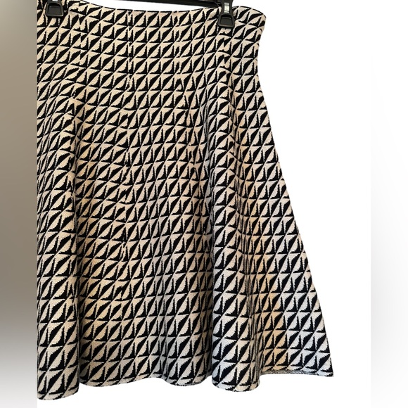Max Studio Houndstooth Style Pull On Flair Skirt - Picture 3 of 13